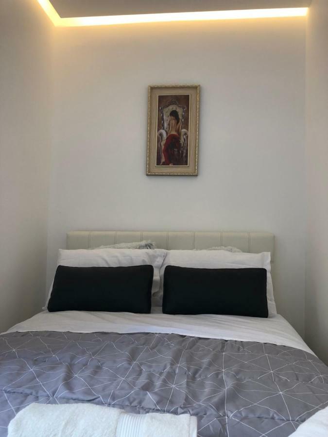 Center House Apartment Sofia Bagian luar foto